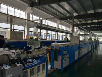 中国 EPDMのストリップのゴム製放出ライン、セリウムISO9001のシリコーン ゴムの放出機械  工場